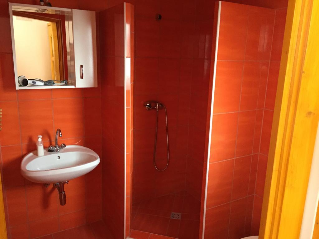 AQUA Thermal Sóterápia és Apartmanház Püspökladány Szoba fotó