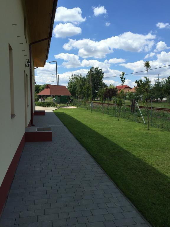 AQUA Thermal Sóterápia és Apartmanház Püspökladány Szoba fotó