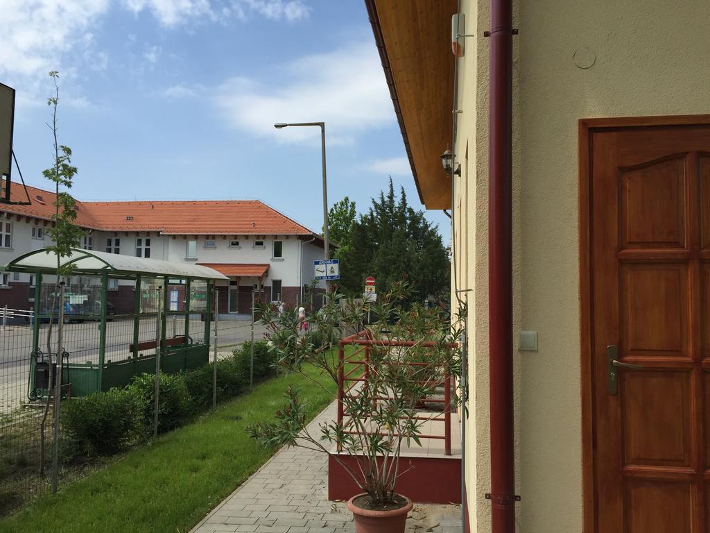 AQUA Thermal Sóterápia és Apartmanház Püspökladány Szoba fotó